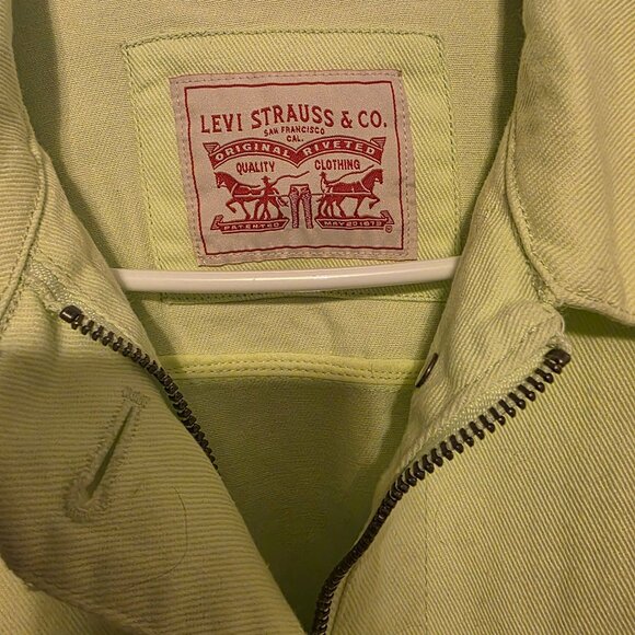 BNWT Levi's Lime Green Lightweight Jean Jacket w Fringed Bottom - Picture 2 of 10